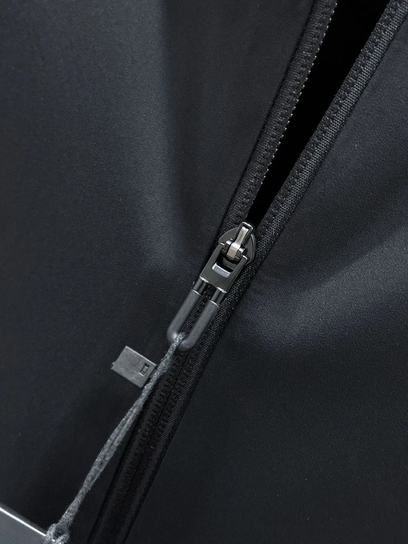Supportive Descente Outwear 160840