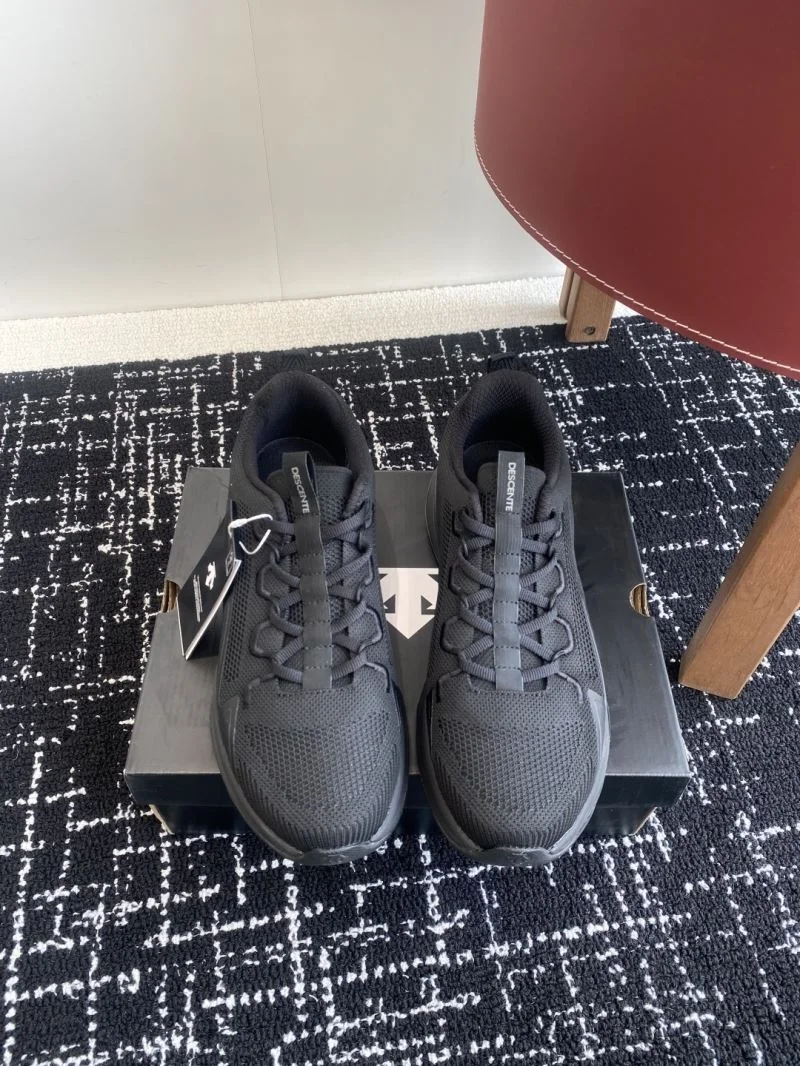 Trendsetting Descente Shoes 12547