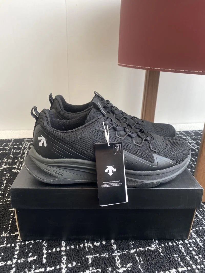 Trendsetting Descente Shoes 12547
