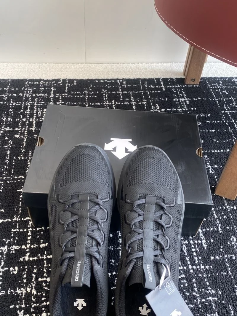 Trendsetting Descente Shoes 12547