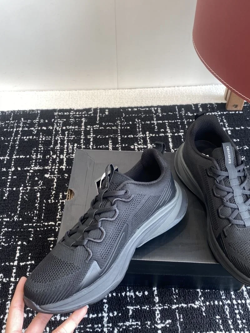 Trendsetting Descente Shoes 12547