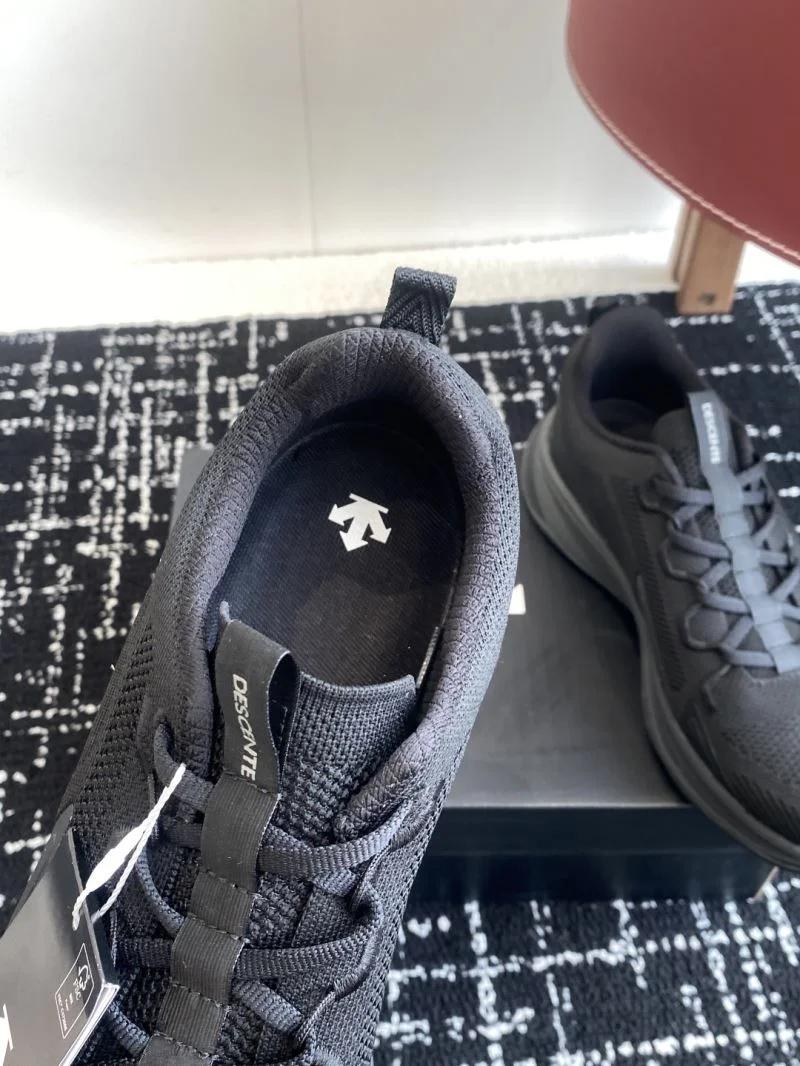 Trendsetting Descente Shoes 12547