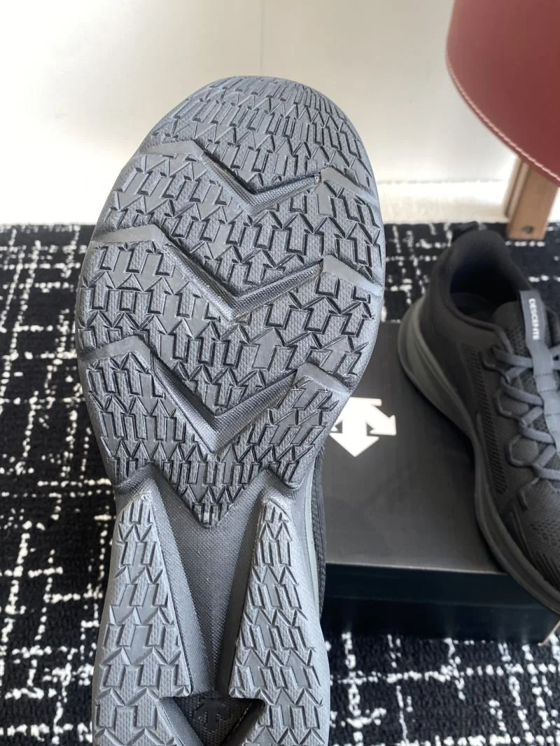 Trendsetting Descente Shoes 12547