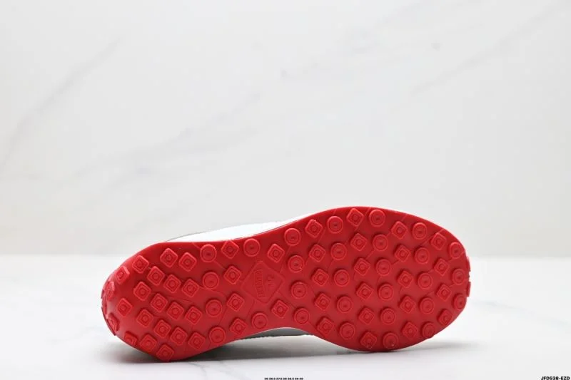 Descente Shoes Affordable 3569