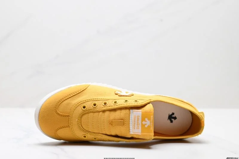 OdorResistant Descente Shoes 3565