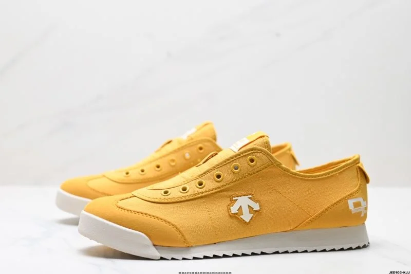 OdorResistant Descente Shoes 3565