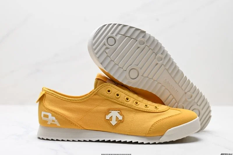 OdorResistant Descente Shoes 3565