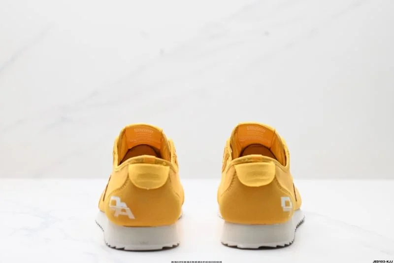 OdorResistant Descente Shoes 3565