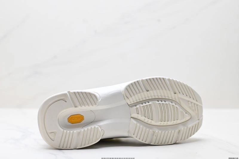 Breathable Descente Shoes 2508