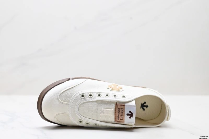 WaterResistant Descente Shoes 2499