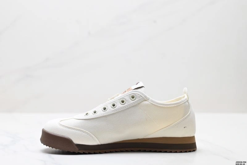 WaterResistant Descente Shoes 2499