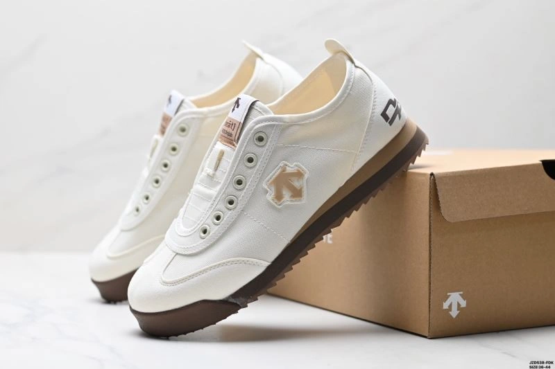 WaterResistant Descente Shoes 2499