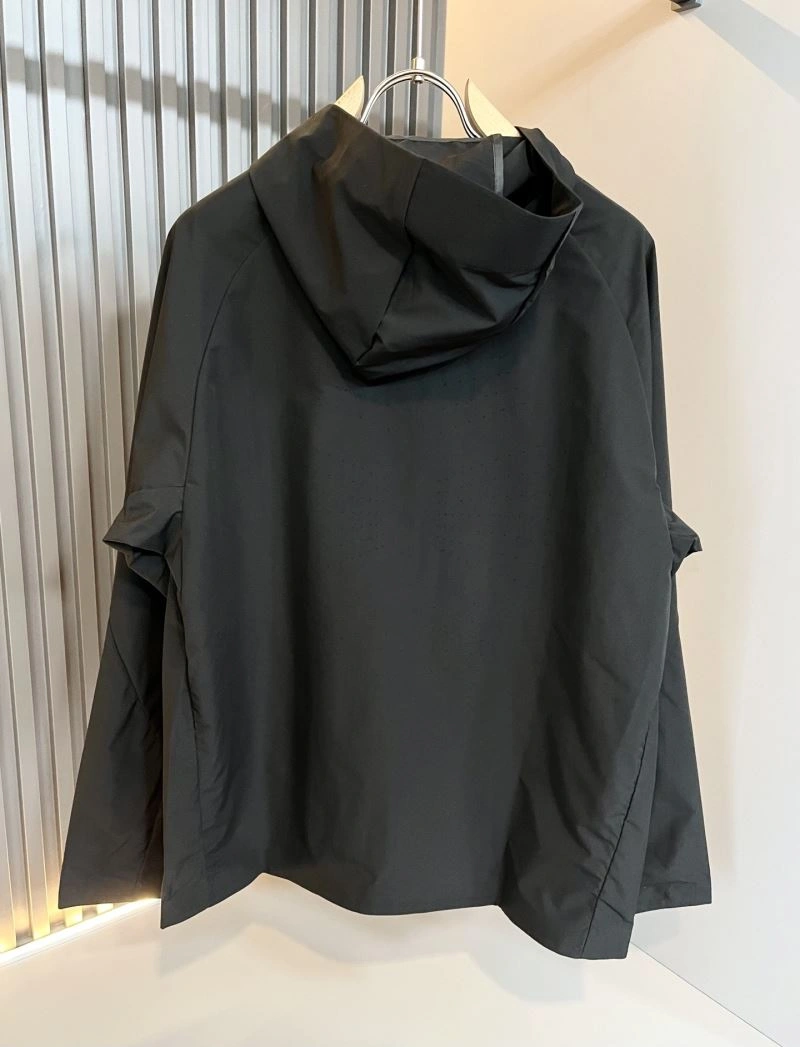 Contemporary Descente Sunscreen Jacket 159654