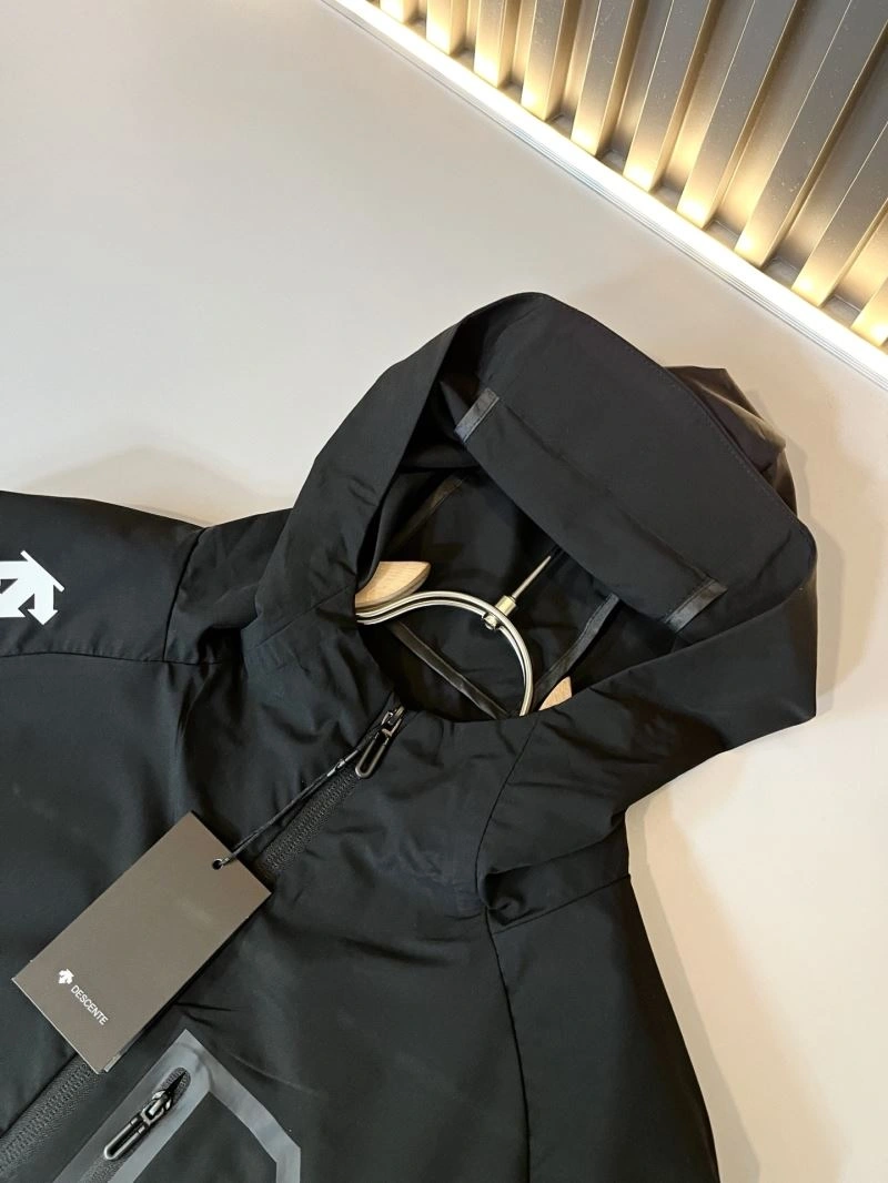 Contemporary Descente Sunscreen Jacket 159654