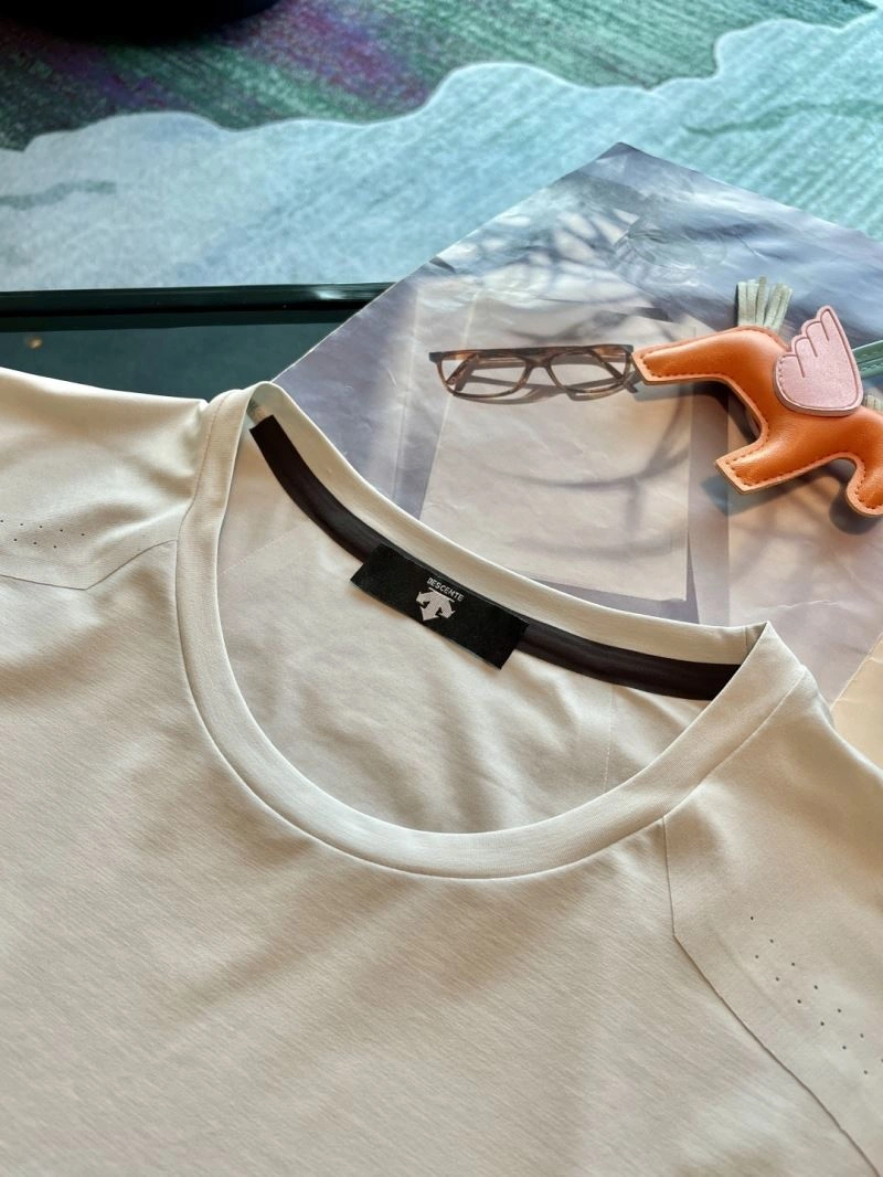 Descente T-Shirts Unique 160814