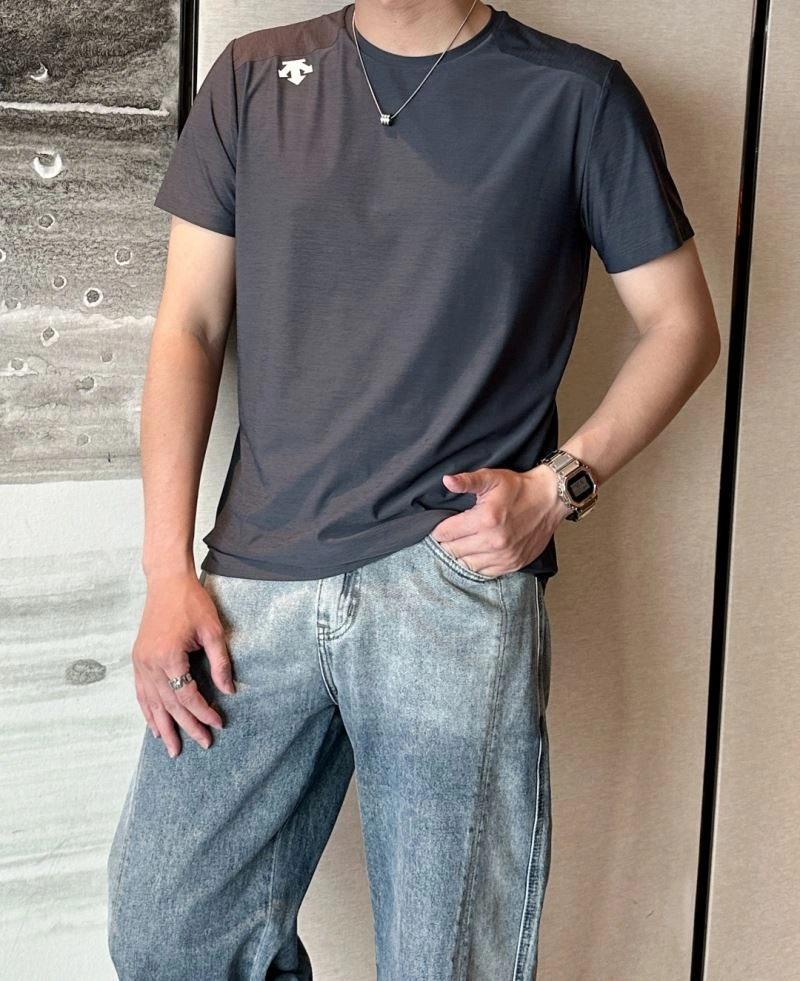 Descente T-Shirts Lightweight 160815