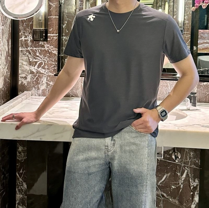 Descente T-Shirts Lightweight 160815