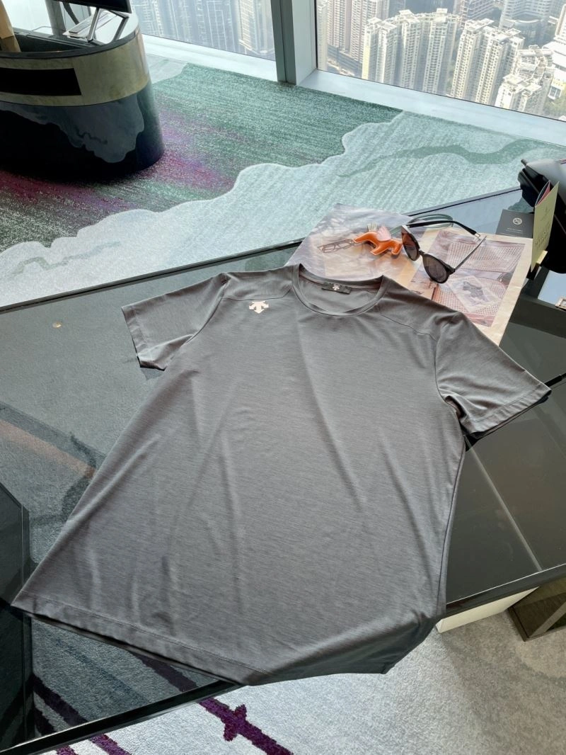 Descente T-Shirts Lightweight 160815