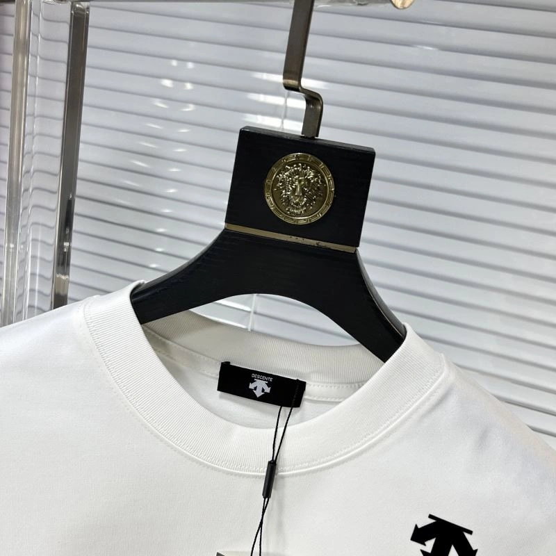 Descente T-Shirts Unique 160892