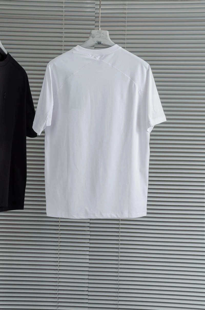 Descente T-Shirts Contemporary 159697