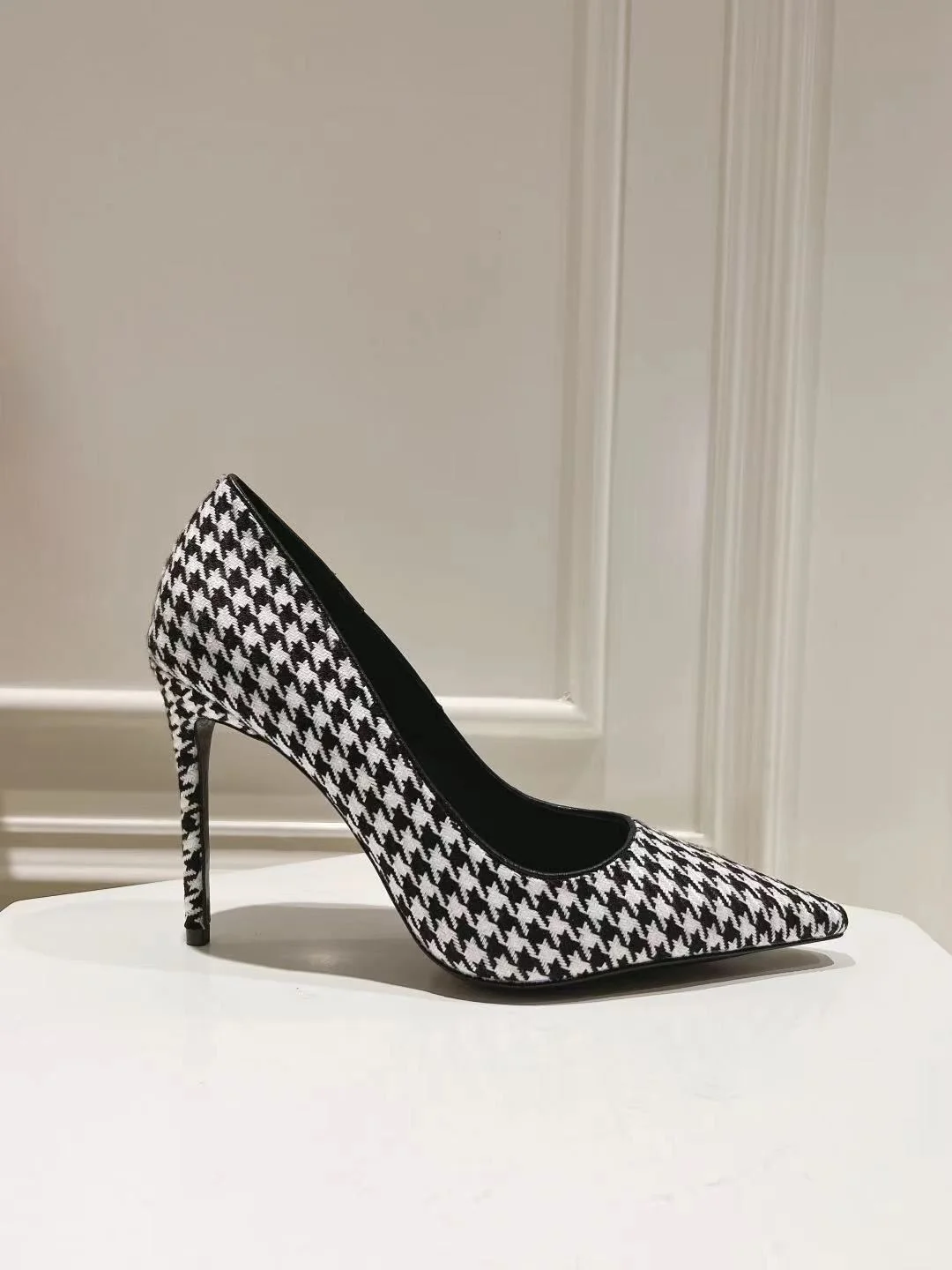 Youthful Dolce Gabbana Heeled Shoes 23015