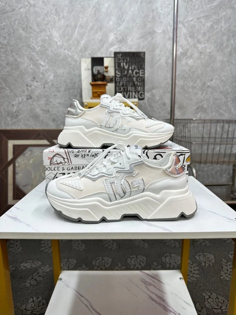 Timeless Dolce Gabbana Low Shoes 23164