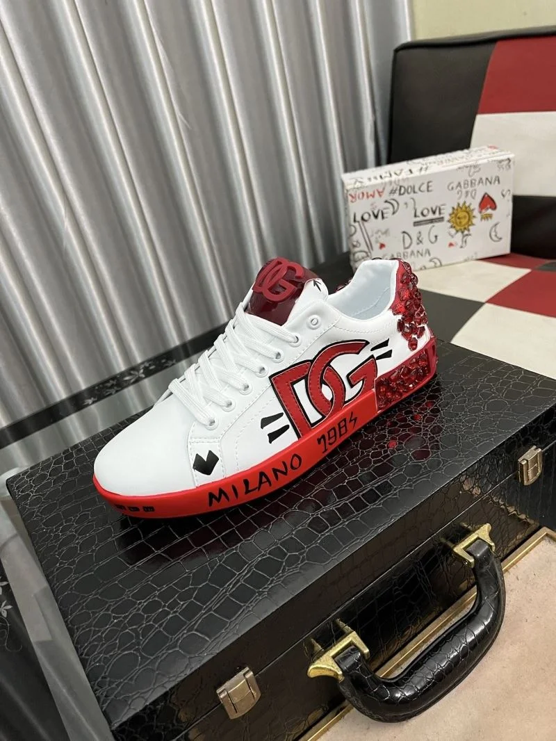 Timeless Dolce Gabbana Low Shoes 23124
