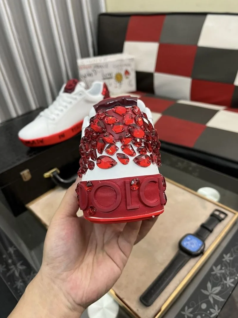 Timeless Dolce Gabbana Low Shoes 23124