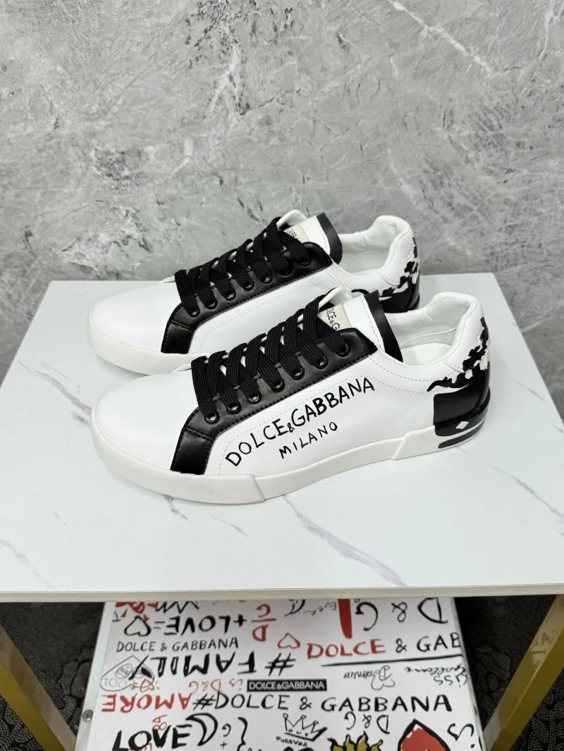 Stylish Dolce Gabbana Low Shoes 23064