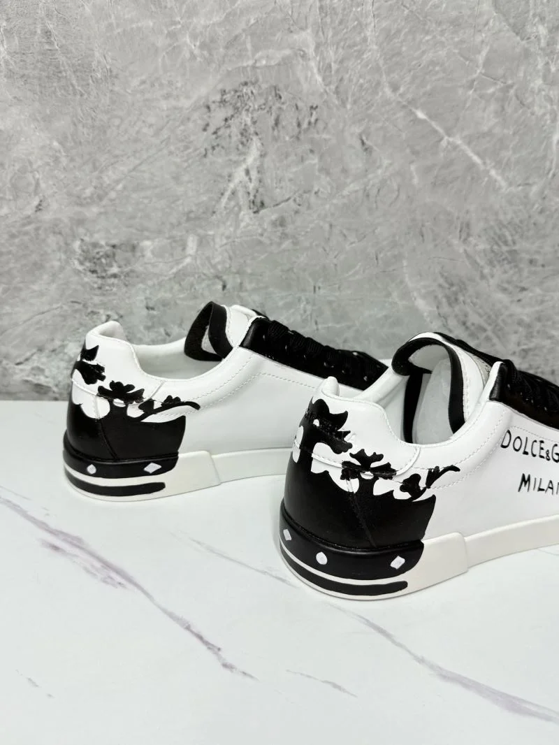 Stylish Dolce Gabbana Low Shoes 23064