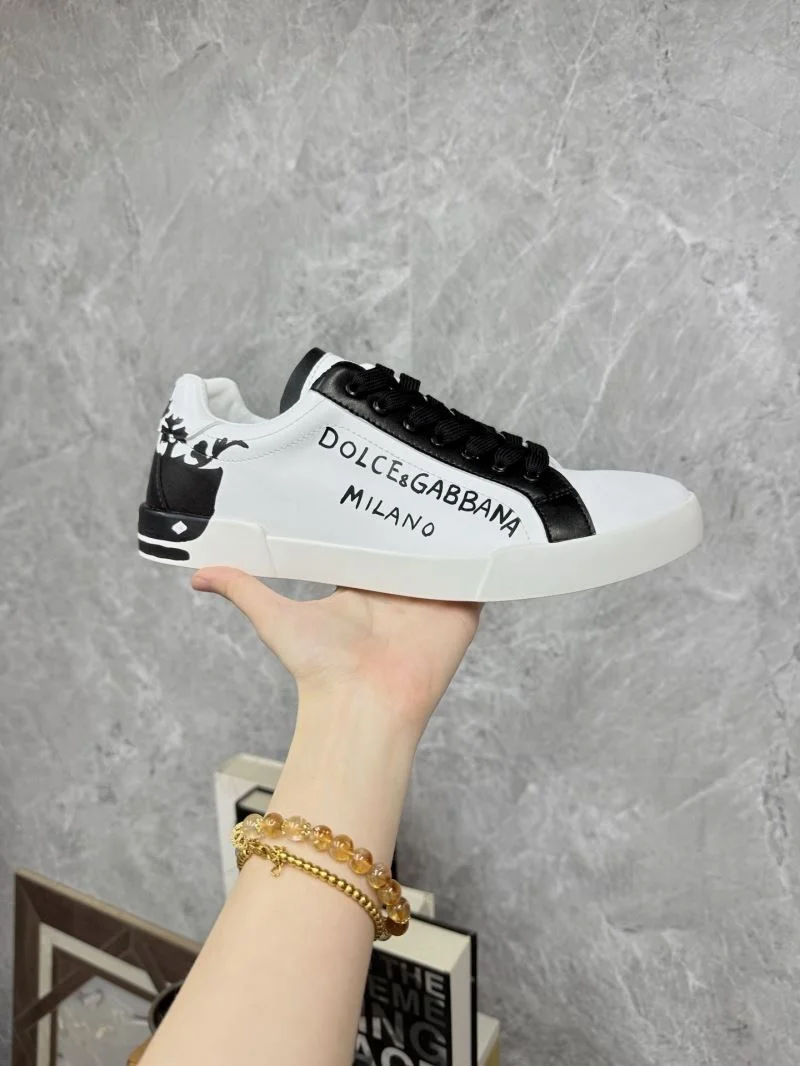 Stylish Dolce Gabbana Low Shoes 23064