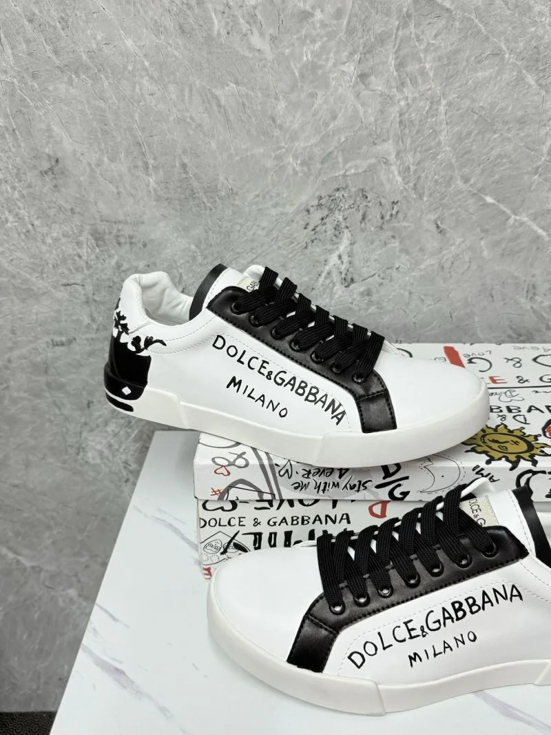 Stylish Dolce Gabbana Low Shoes 23064