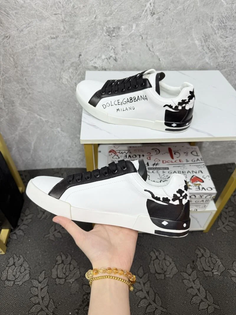 Stylish Dolce Gabbana Low Shoes 23064