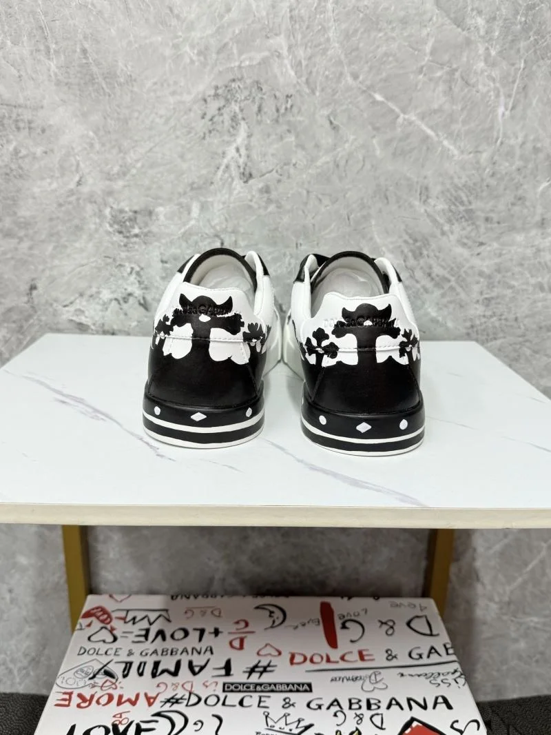 Stylish Dolce Gabbana Low Shoes 23064