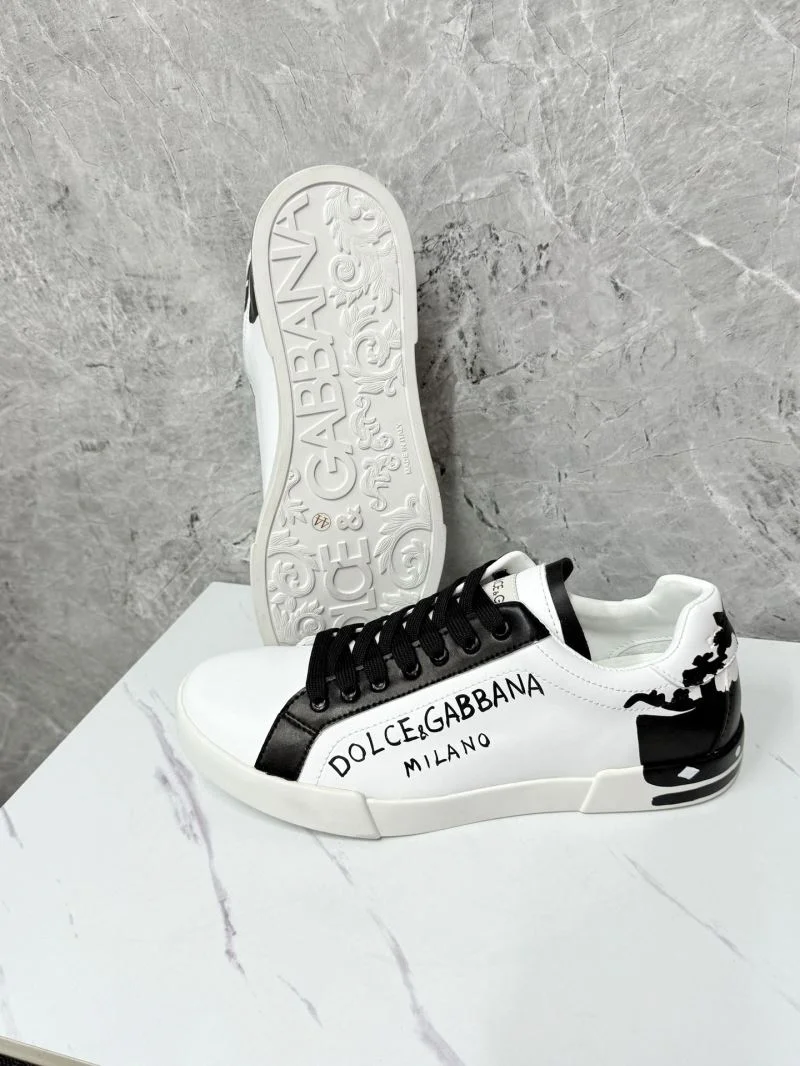 Stylish Dolce Gabbana Low Shoes 23064