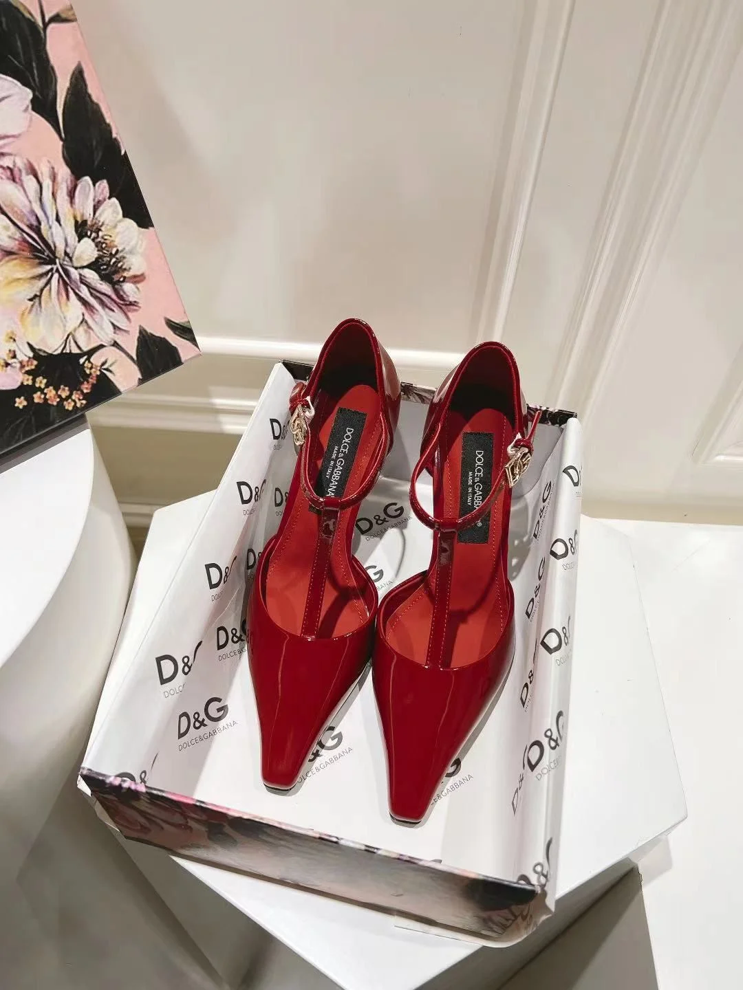Bold Dolce Gabbana Sandals 22979