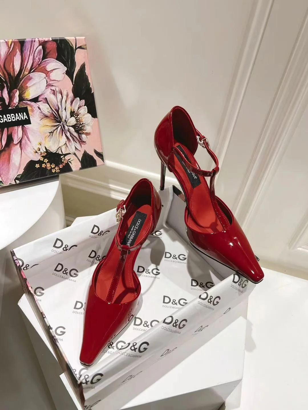 Bold Dolce Gabbana Sandals 22979