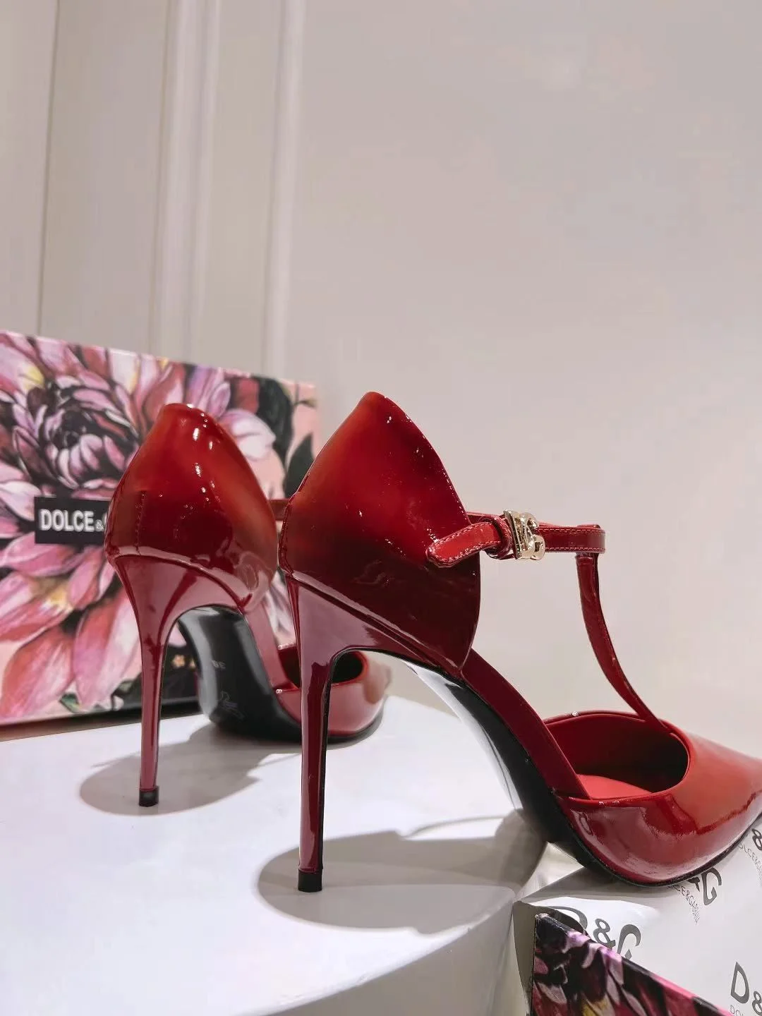 Bold Dolce Gabbana Sandals 22979