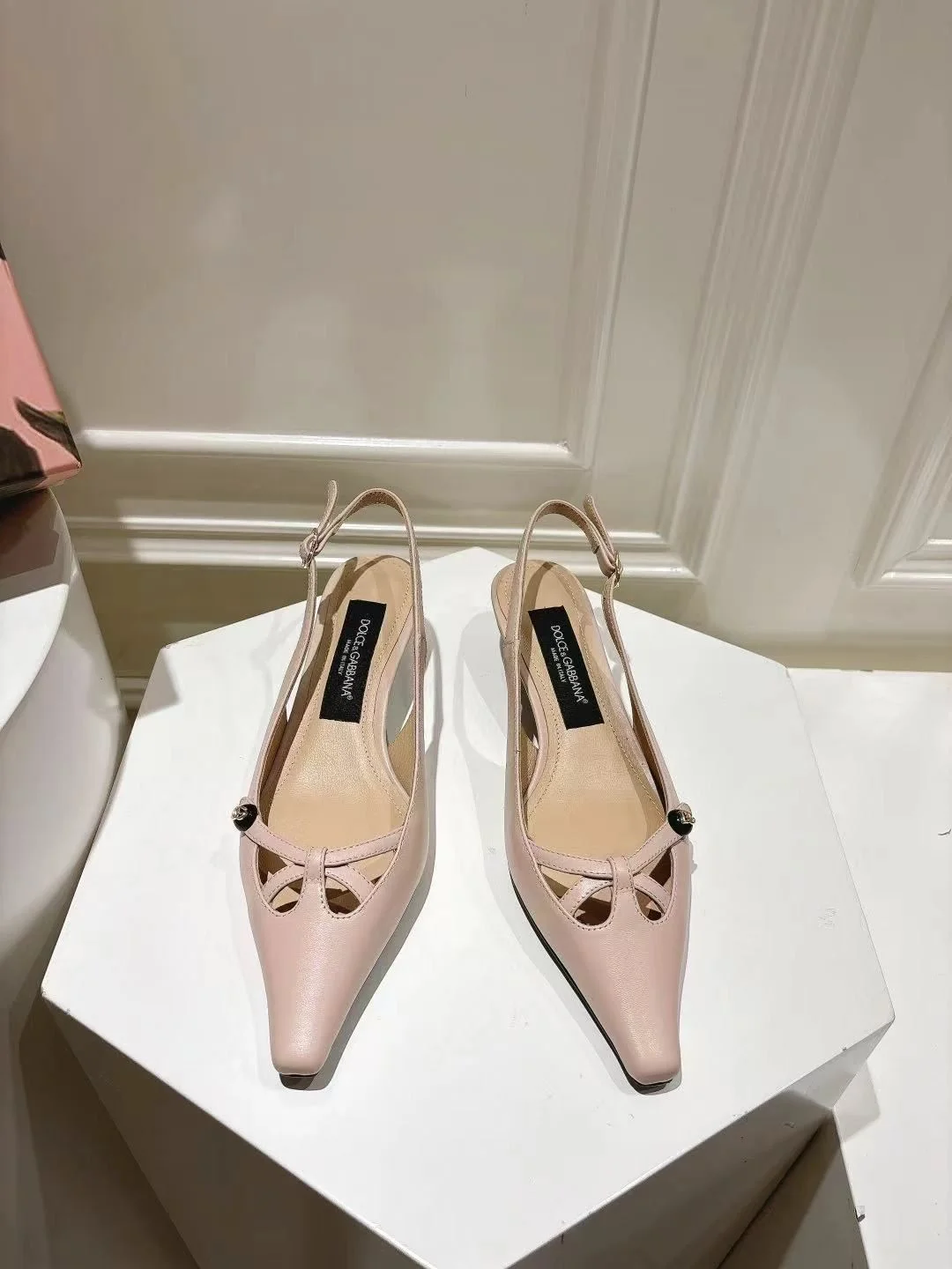 Sleek Dolce Gabbana Sandals 22972
