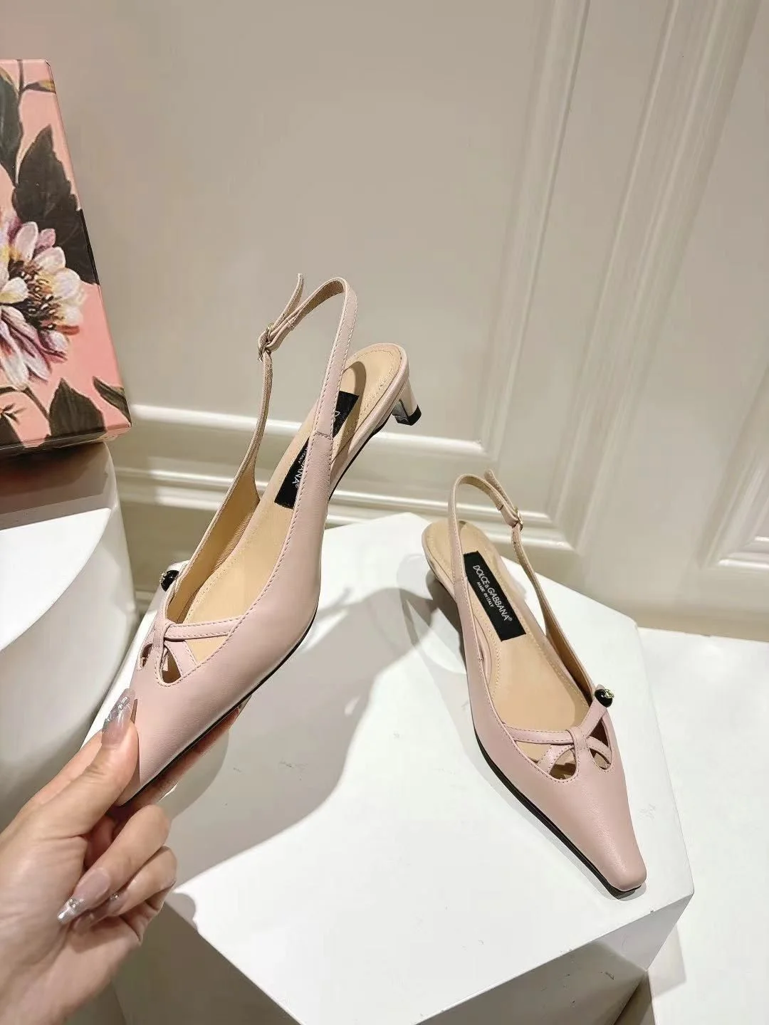 Sleek Dolce Gabbana Sandals 22972