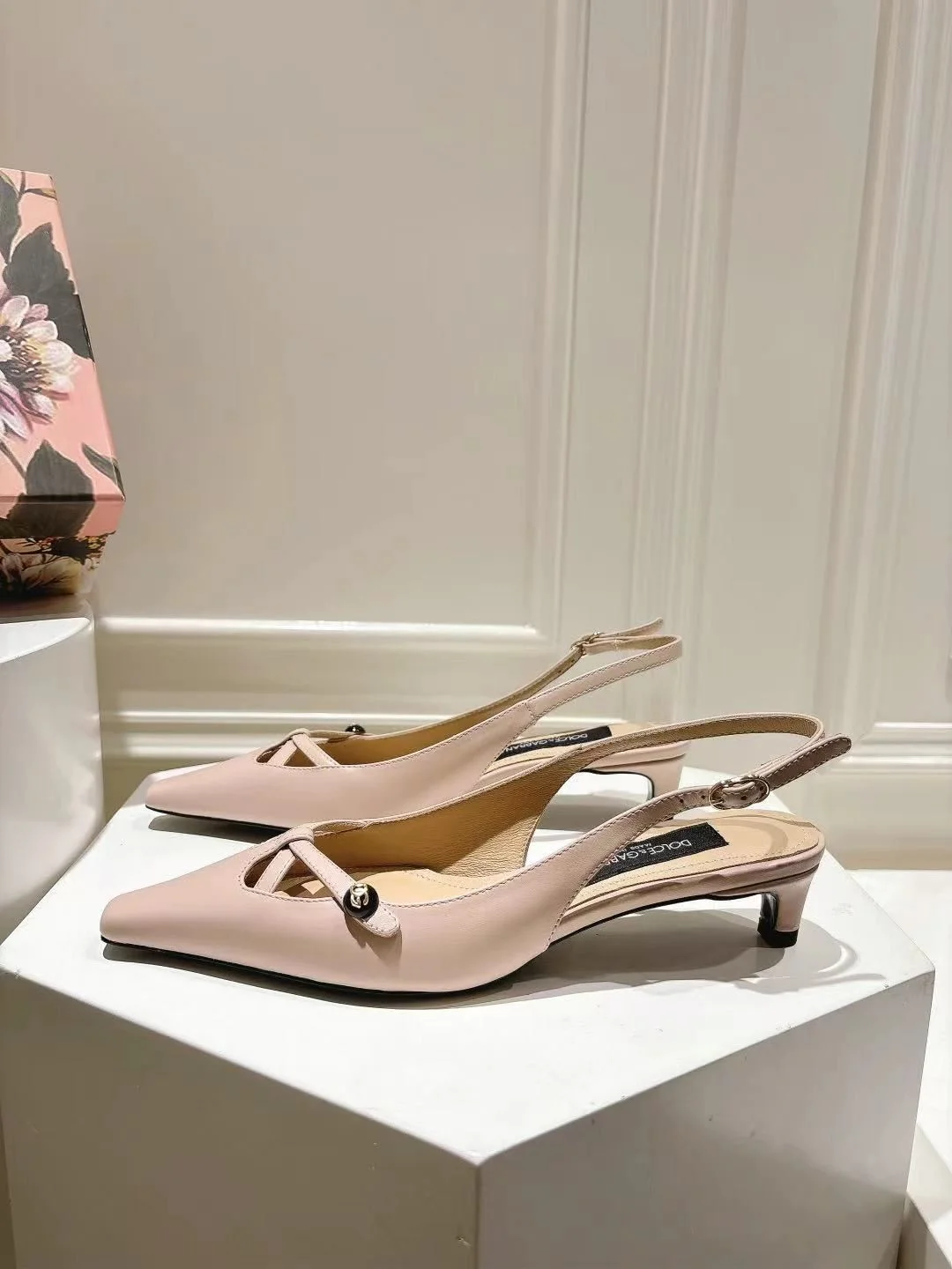 Sleek Dolce Gabbana Sandals 22972