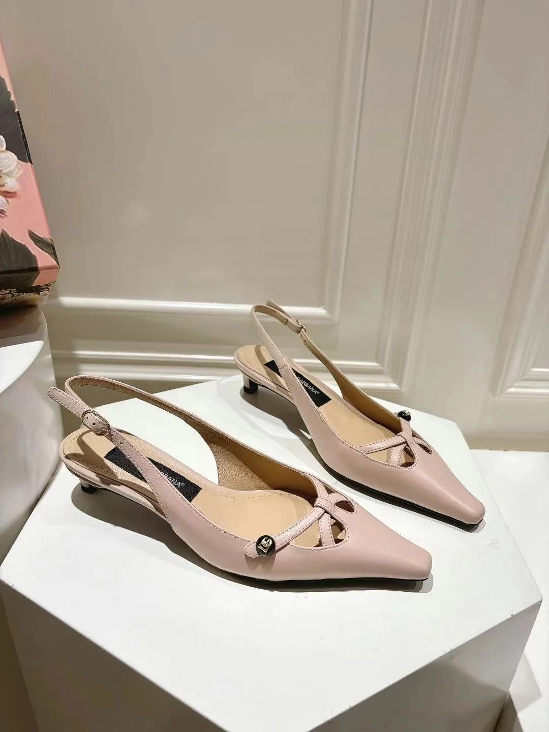 Sleek Dolce Gabbana Sandals 22972