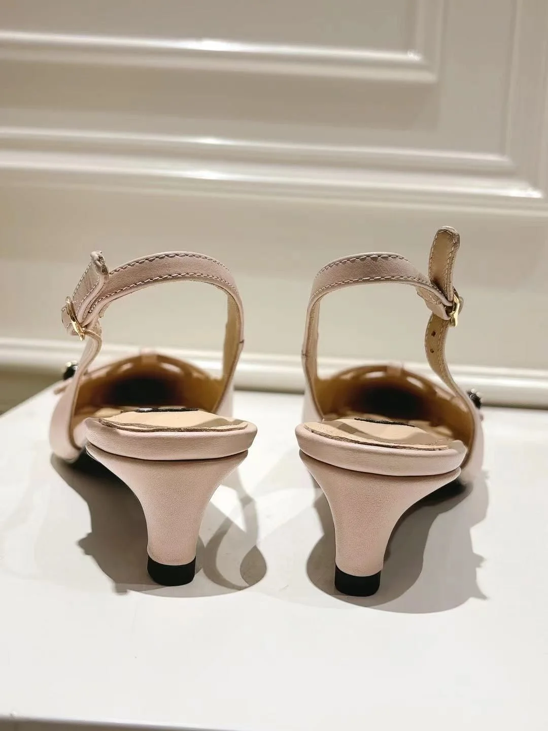 Sleek Dolce Gabbana Sandals 22972