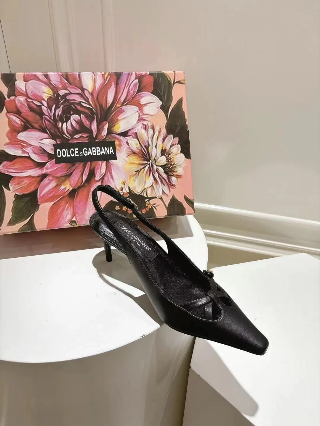 Classic Dolce Gabbana Sandals 22977