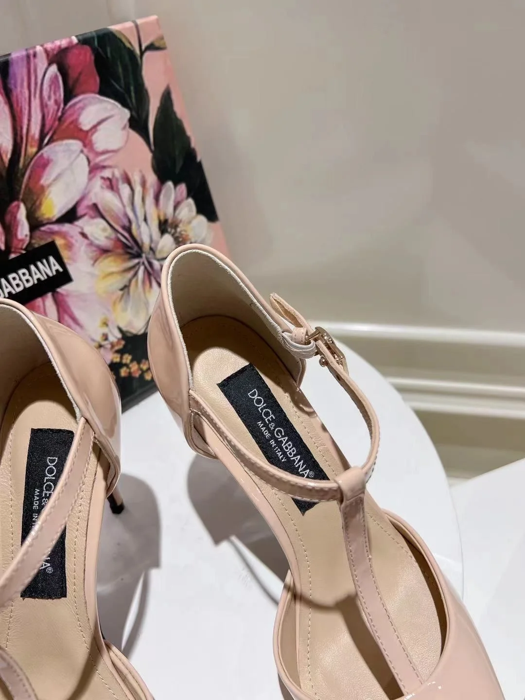 Cozy Dolce Gabbana Sandals 22970