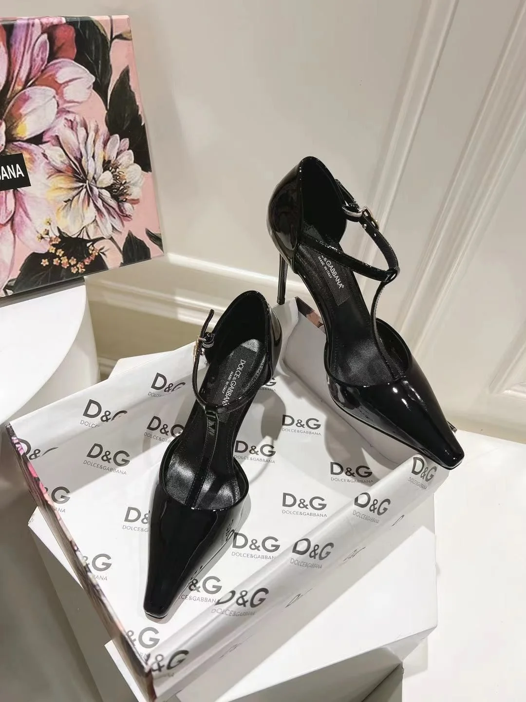 Breathable Dolce Gabbana Sandals 22969