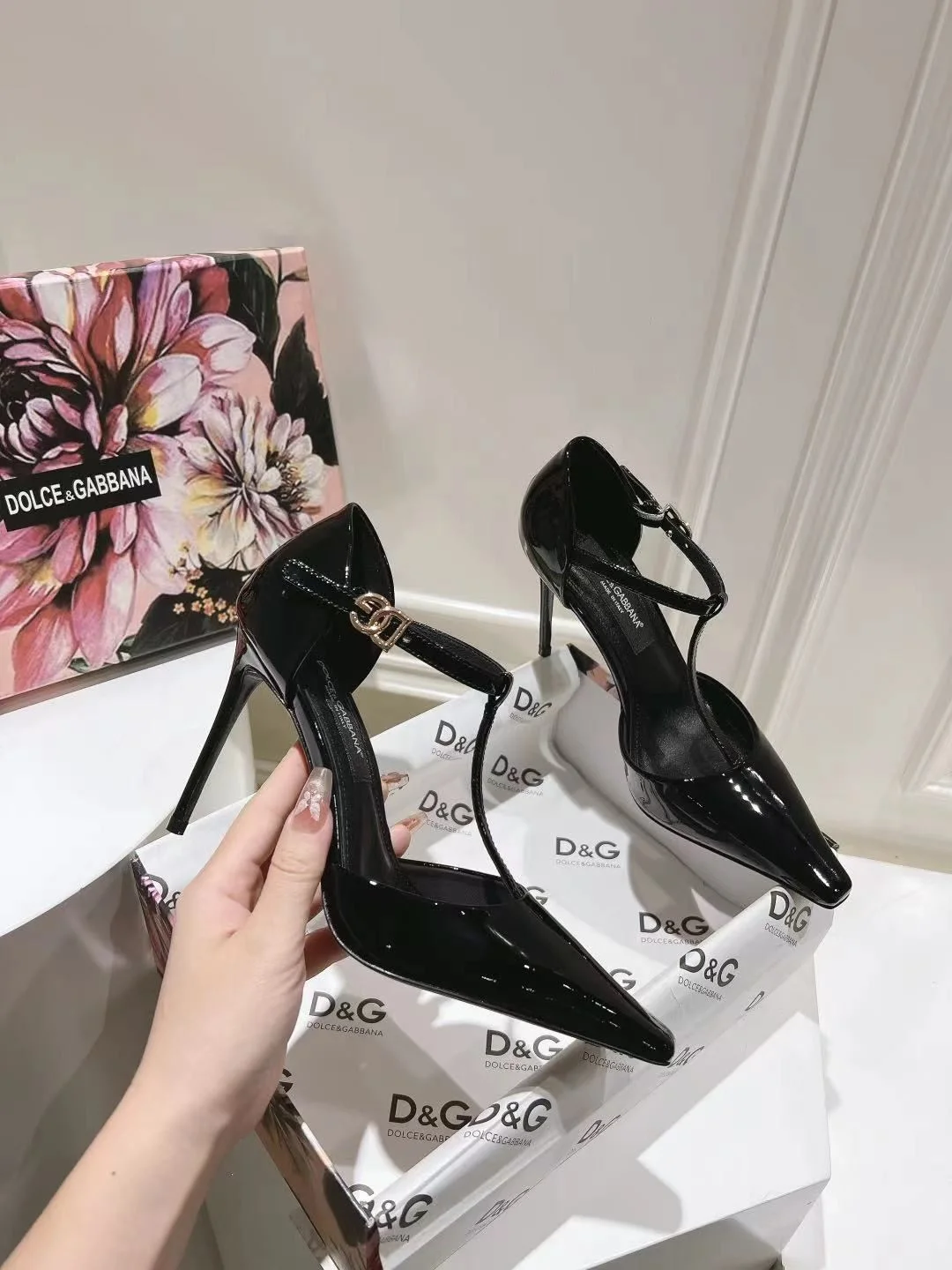 Breathable Dolce Gabbana Sandals 22969