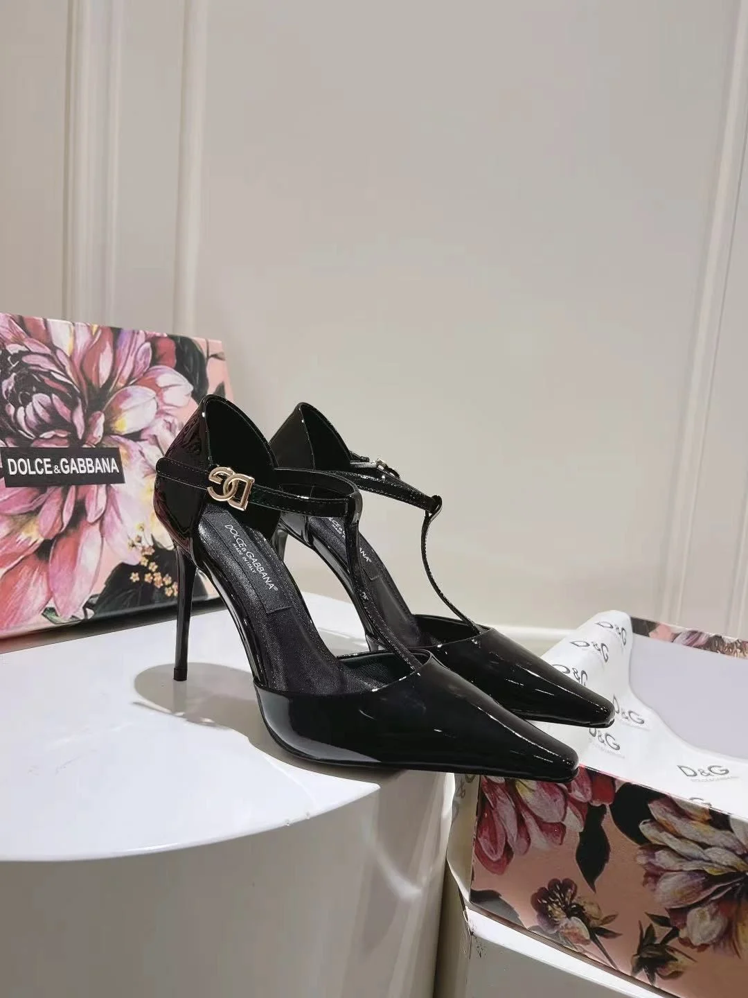 Breathable Dolce Gabbana Sandals 22969