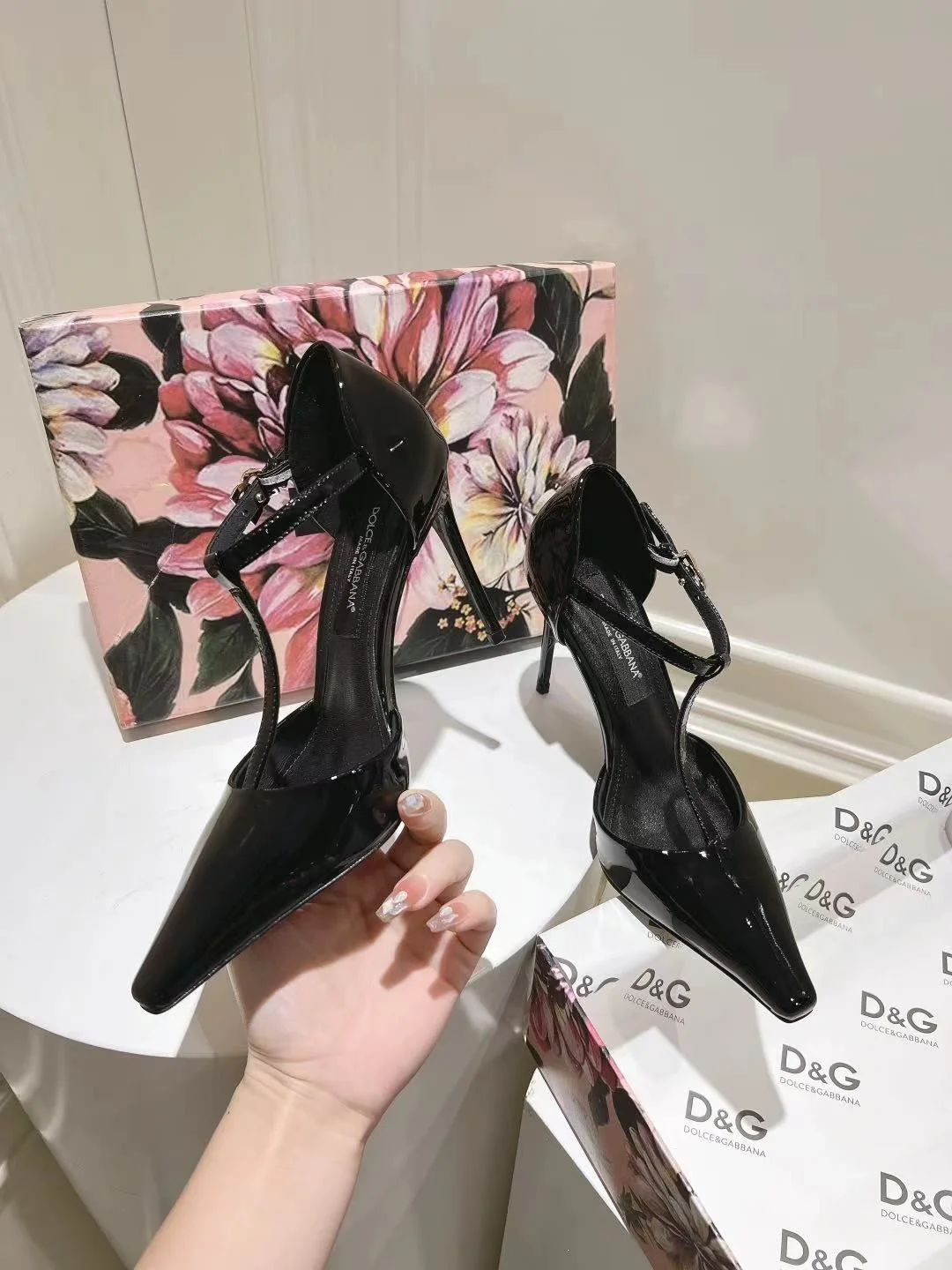 Breathable Dolce Gabbana Sandals 22969