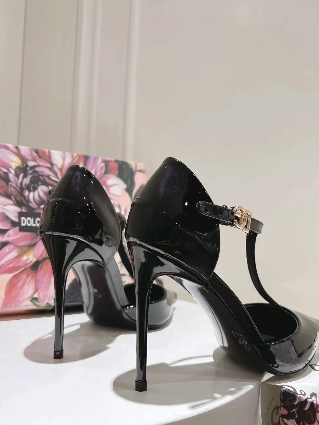 Breathable Dolce Gabbana Sandals 22969